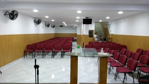 Adequações no auditório e no teto