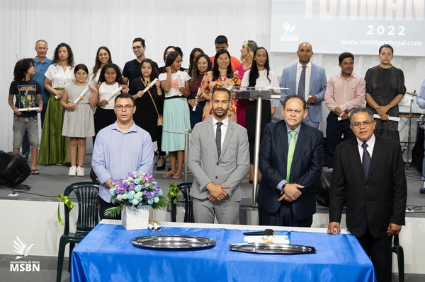 Representantes do MSBN e alunos formandos