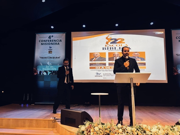 Ev. Vitor Pereira durante a sua fala na Conferência