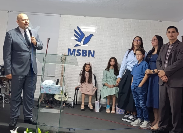 Apresentação do novo pastor local e família em Cruz de Pau