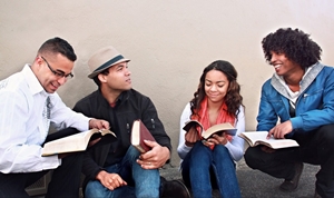 Centenas de evangélicos evangelizam em Fátima