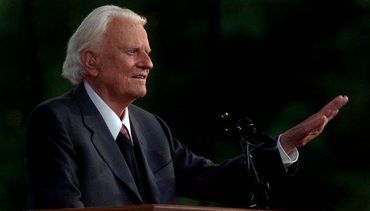 Objetivo de Satanás é convencer as pessoas que ele não existe, diz Billy Graham
